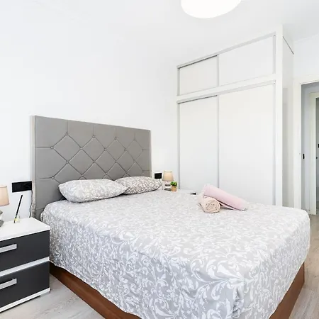 Marina Sunrise Apartment *